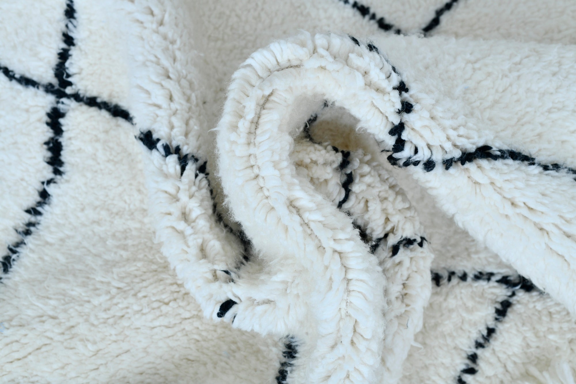 Lattice Black and White Moroccan Rug 3369