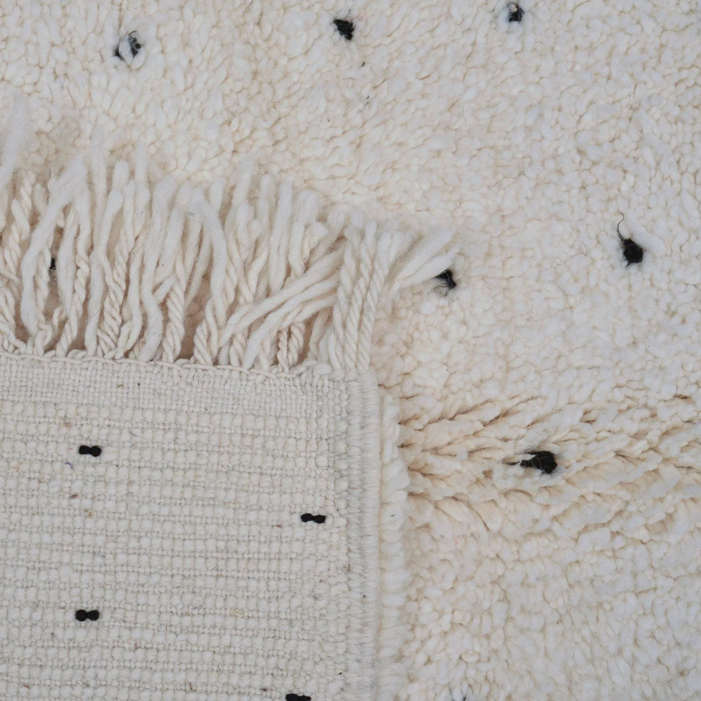 Dots on White 3651