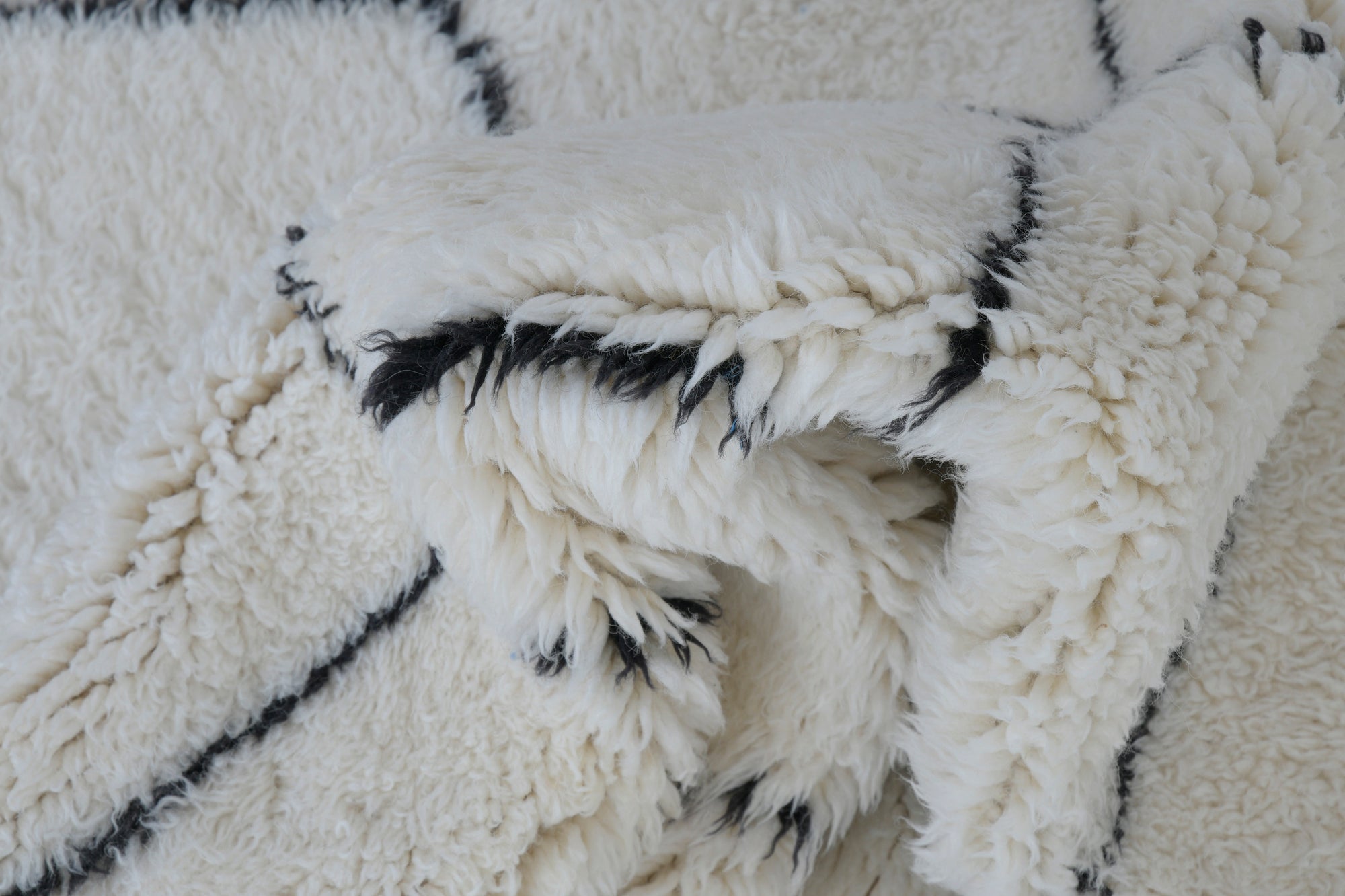 Black and White Moroccan Shag Rug 3199
